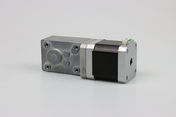 Laboratuvar Otomasyonu için Hibrit 1.8 Derece 1.5A Nema 17 Sonsuz Dişli Step Motor